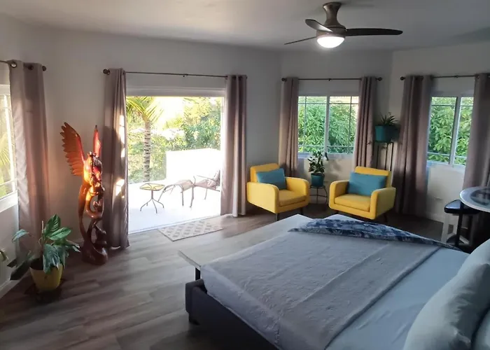 Birdies & Rooftop Lounge Apartment Montego Bay